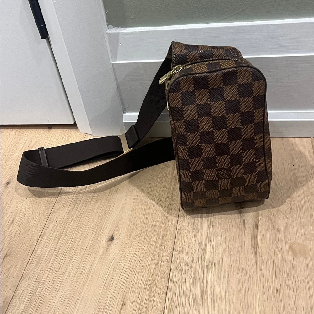 Louis Vuitton Damier Ebene Geronimos Body Bag. - Picture 1 of 5